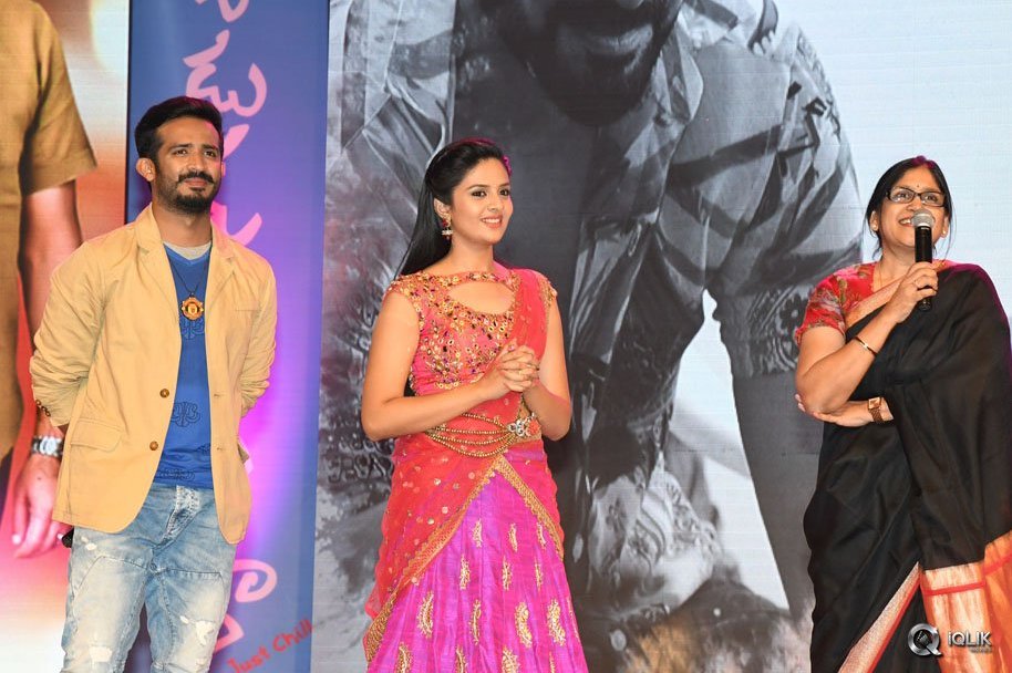 Aatadukundam-Raa-Movie-Audio-Function